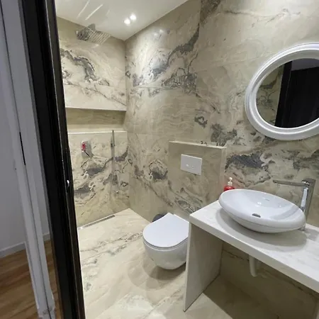Your In Center City Apartman *