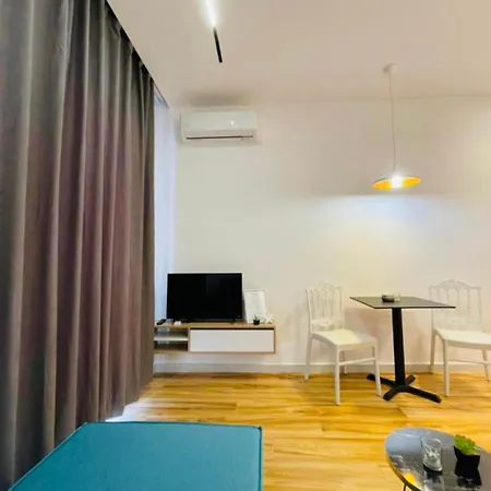 Your In Center City Apartman *